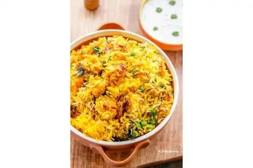 Veg Biryani With Raita