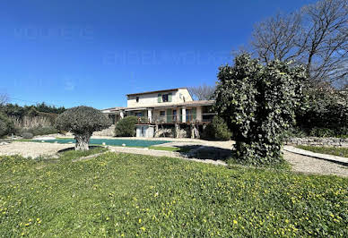 Villa avec piscine et terrasse 2