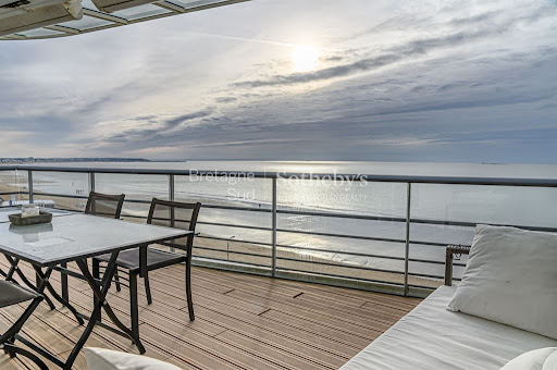Seaside apartment with terrace 1