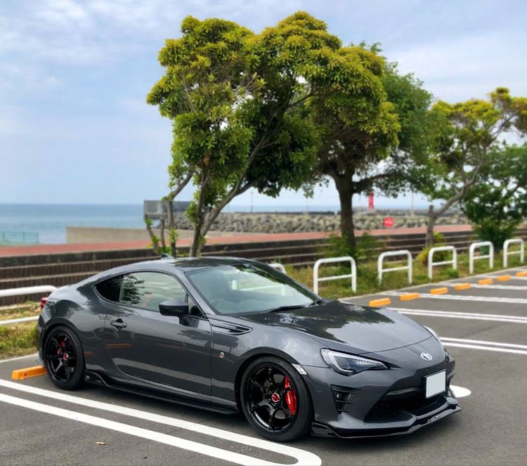 86のいつもイイね&コメントありがとうございます😊・海岸線ドライブ・曇り空・ボディーは映えるが・景色は映えない…に関するカスタム事例の投稿画像3枚目