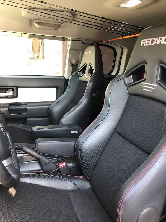 FJクルーザーのRECARO・lassic2・SR-7Fに関するカスタム事例の投稿画像1枚目