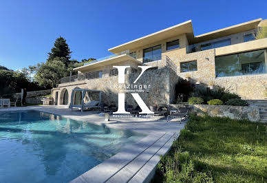 Villa with pool and garden 13