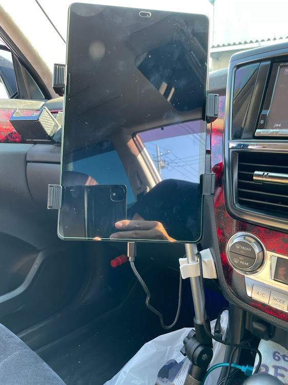 エクシーガのタブレットホルダー　補強・100均グッツ・ジャストフィットに関するカスタム事例の投稿画像3枚目