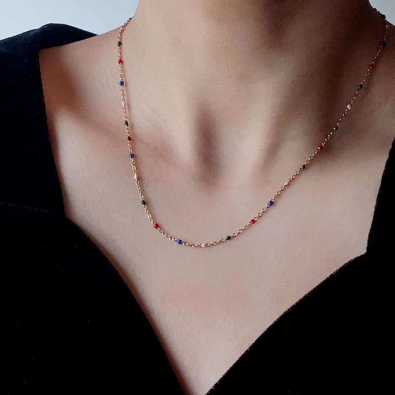 Gekleurde Drip Glazuur Beanie Ketting voor Vrouwen Licht Luxe Minderheid Een Uniek Sieraad voor een Elegante Look