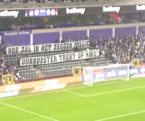 Anderlechtfans protesteren met spandoek tegen aanvangsuur van bekermatch