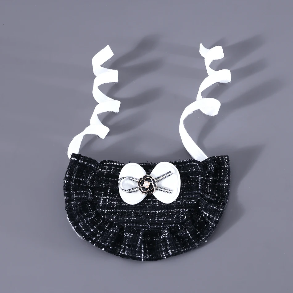 Gorro Boina con Flor Lazo Babero de Encaje para Bebé, Perfecto para Fotos y Ocasiones Especiales, Suave y Elegante.