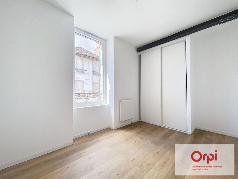 Location  appartement 2 pièces 52 m² à Montluçon (03100), 480 €