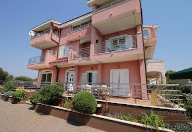 House with pool and terrace 4