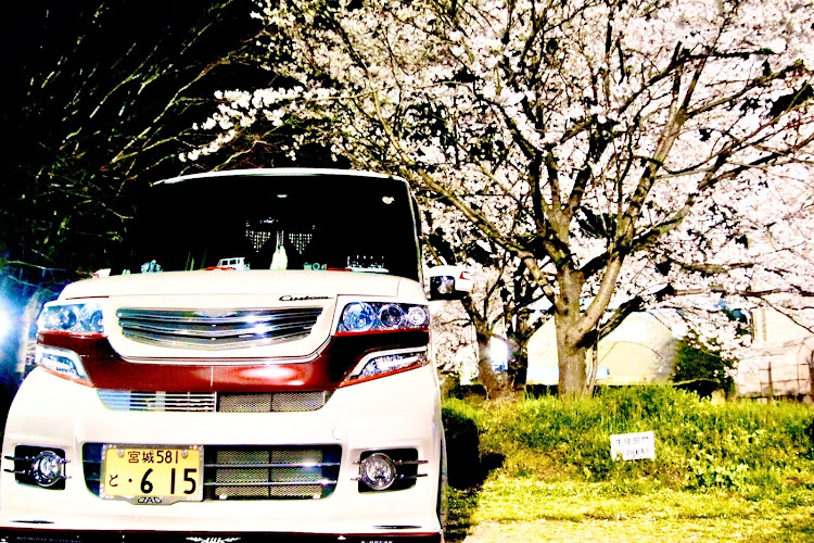 Nボックスカスタムの桜🌸2020・桜と愛車・夜桜コラボ・月が真っ赤っか🌕に関するカスタム事例の投稿画像1枚目
