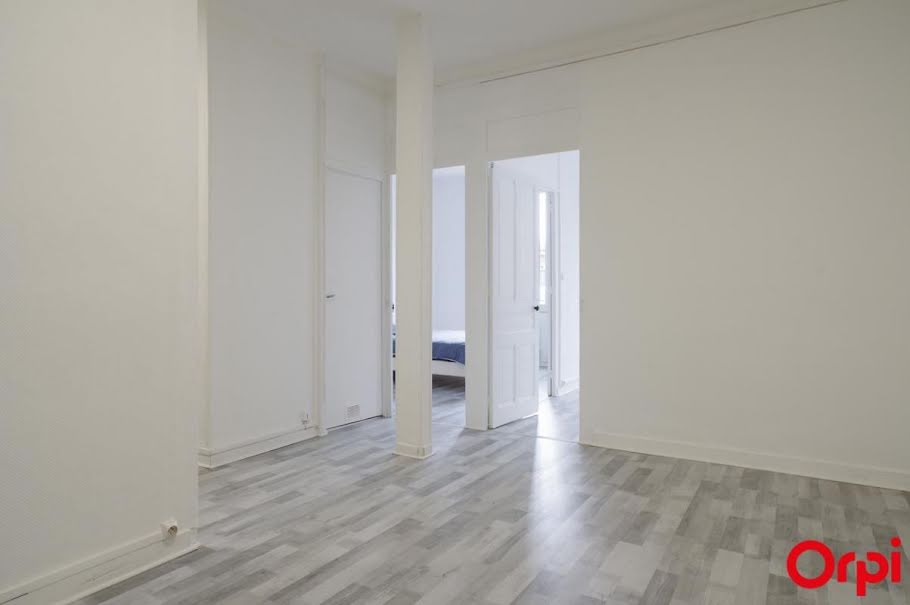 Location meublée appartement 3 pièces 55 m² à Villeurbanne (69100), 1 050 €