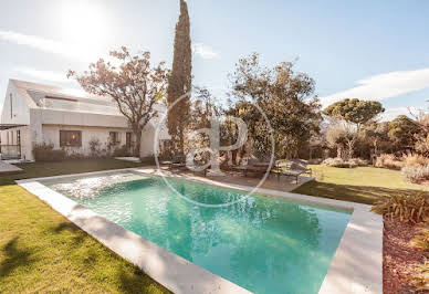 House with pool and terrace 8