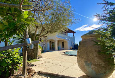 House with pool and terrace 4