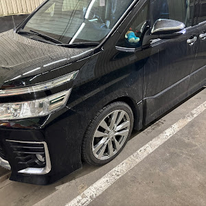 ヴォクシー ZRR85W