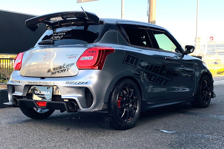 スイフトスポーツのzc33s・スイフトスポーツ・モンスタースポーツ・エアロパーツに関するカスタム事例の投稿画像3枚目