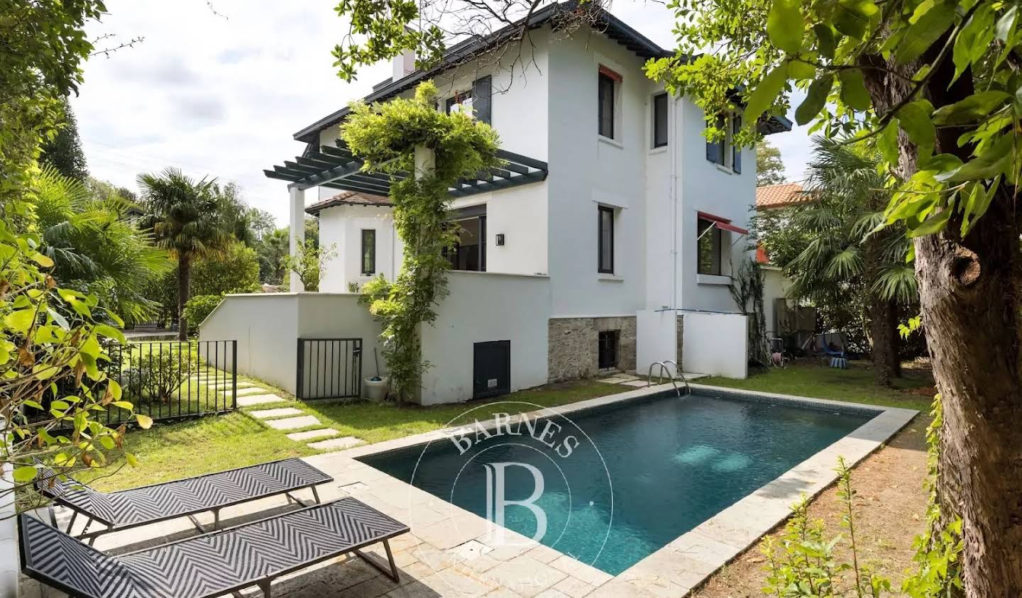 House with pool and garden Biarritz