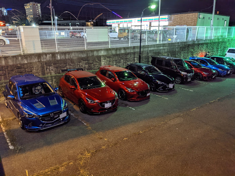 デミオの富士山オフ会・Team赤城・CX-5・CX-8・グラインダータトゥーボンネットに関するカスタム事例の投稿画像8枚目