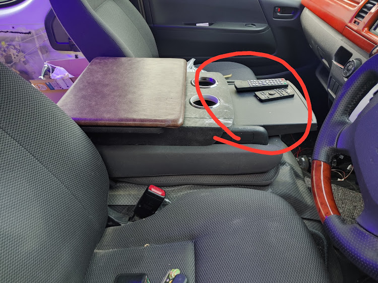 ハイエースバンの天井照明・ブラックホール・重歩行シート・自作・ハニカムに関するカスタム事例の投稿画像15枚目