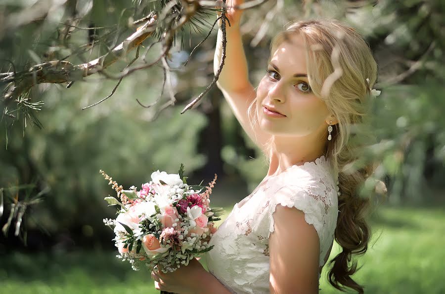 Wedding photographer Irina Poverennova (iriskaboo). Photo of 16 May 2019