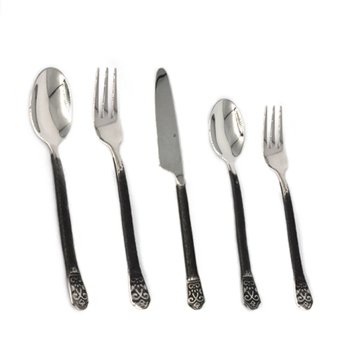 Ensemble cuillère à café, fourchette à gâteau rétro art, idéal pour savourer vos desserts avec style. Un ajout charmant à votre collection.