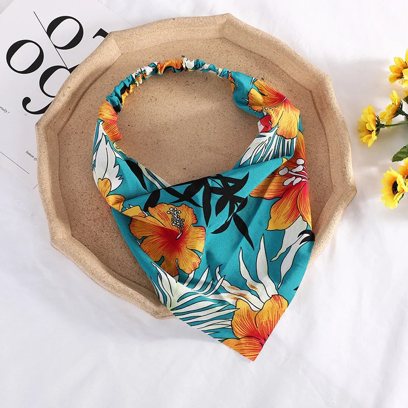 Bandeau de lavage de visage style pastoral, foulard triangulaire et accessoires cheveux pour femmes, confort et élégance.