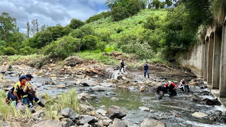 The death toll in the Christmas Eve flash floods on Ladysmith has increased to 21 and search teams continue to look for for more missing people.