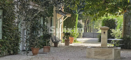 Propriété avec piscine et jardin 1