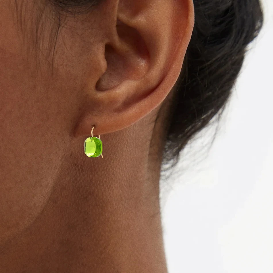 Pendientes colgantes de cristal único de color de moda para mujer, realzan tu estilo. Elegancia y brillo para cualquier ocasión, complementa tu look.