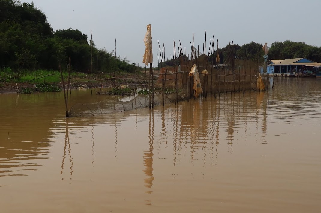 boat trip downstream from the stilt village of Kampong Kheang to a floating village in the middle of Tonle Sap and back