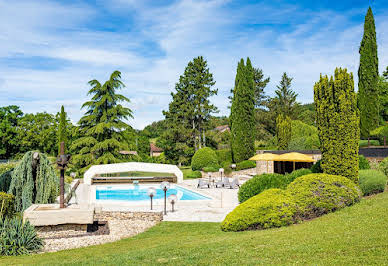 House with pool and garden 5