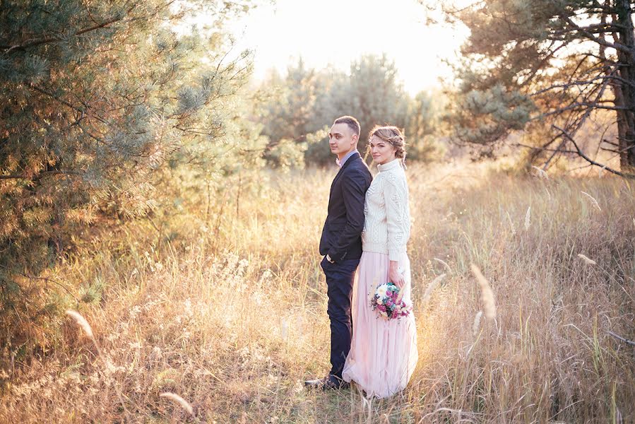 Fotógrafo de casamento Antonina Meshkova (theperfect). Foto de 9 de fevereiro 2019