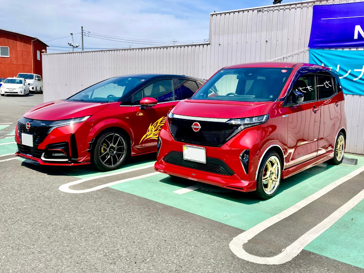 ノート オーラのサクラと愛車に関するカスタム事例の投稿画像1枚目
