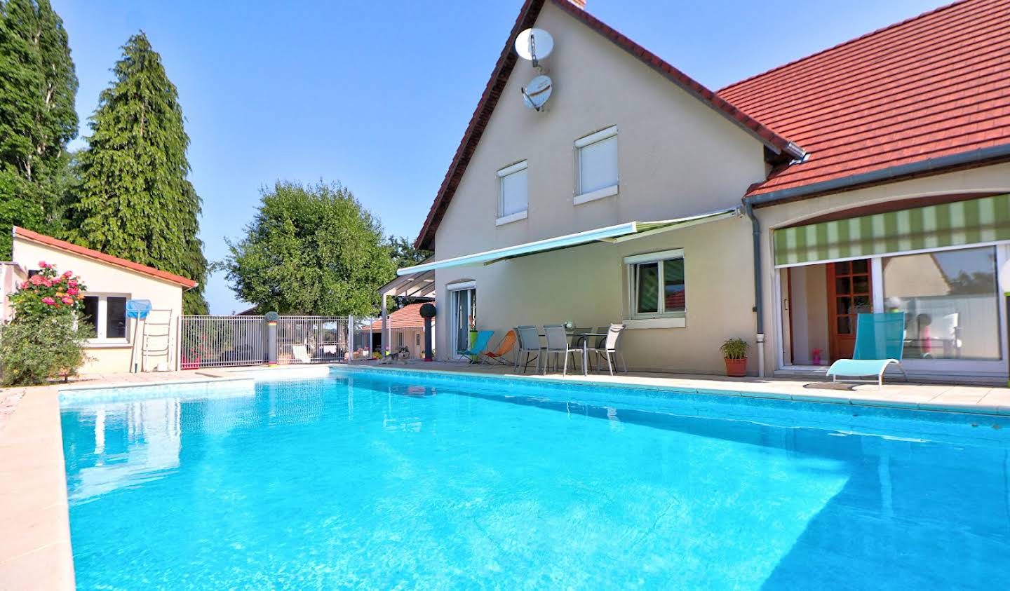 Maison avec piscine et terrasse Auxonne