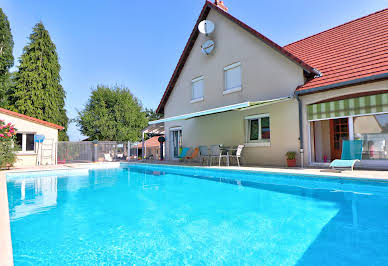 Maison avec piscine et terrasse 2