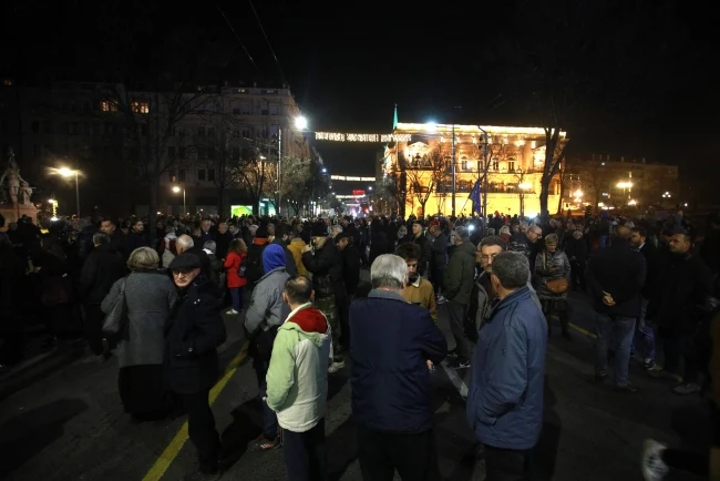 Večerašnji protest završen ispred Palate pravde zahtevom za oslobađanje svih uhapšenih