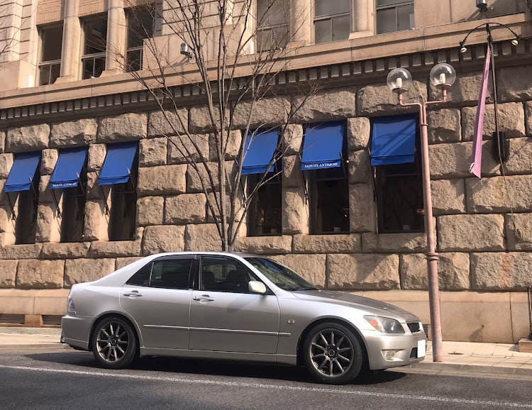 アルテッツァの世界一の朝食・還暦・定年・三人以上乗れるクルマ・スイフトCMに関するカスタム事例の投稿画像1枚目