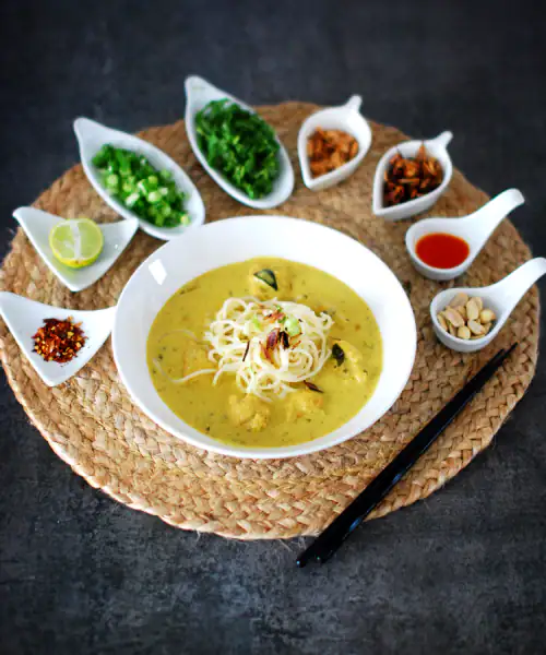 Veg Khow Suey Soup