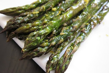 Lemon Garlic Roasted Asparagus