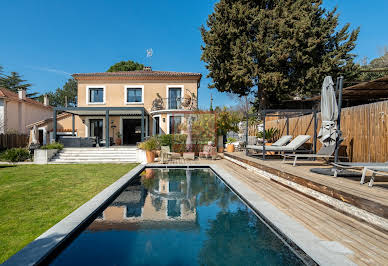 Maison avec piscine et terrasse 19