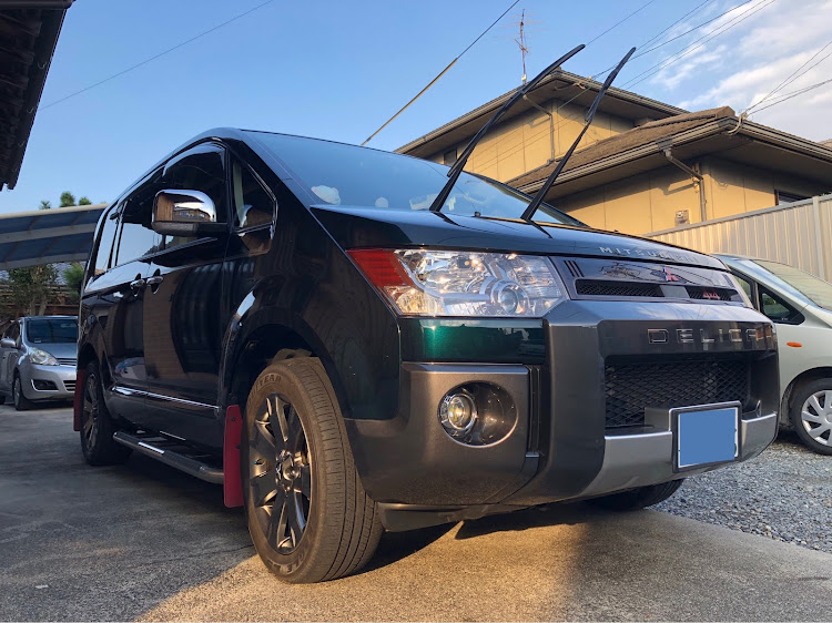 デリカD:5の新パーツ・見た目だけ・取り付ける時間が取れませんに関するカスタム事例の投稿画像2枚目