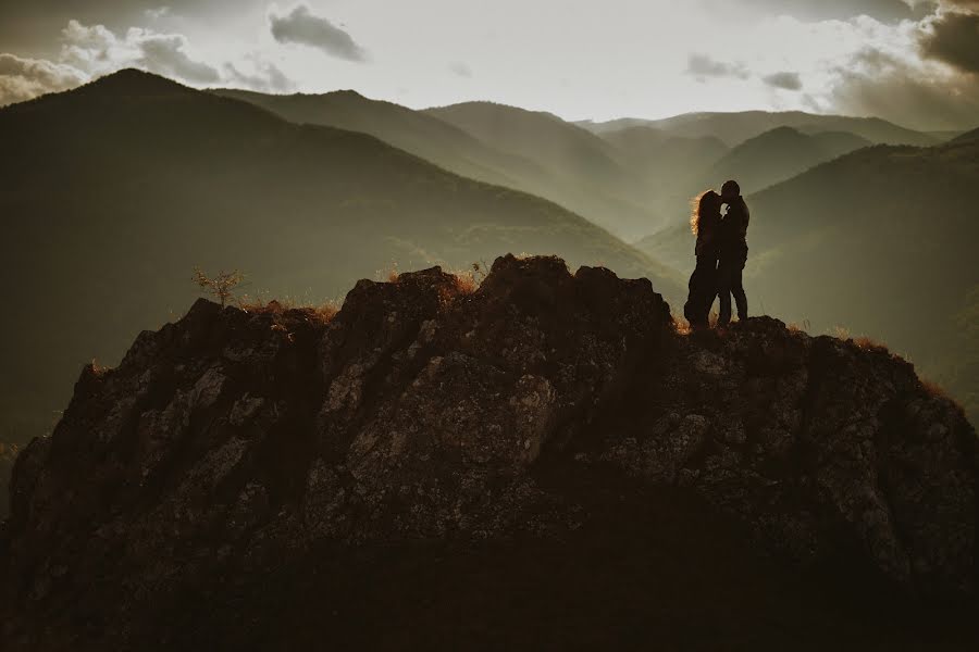 Fotografo di matrimoni Simion Sebastian (simionsebasti). Foto del 27 marzo 2015