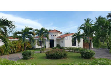 House with pool and terrace 2