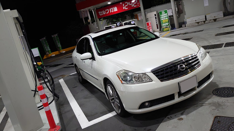 フーガのガソリンスタンドなのに盛れない下手くそ・洗車したい病・梅雨明けまだかに関するカスタム事例の投稿画像2枚目