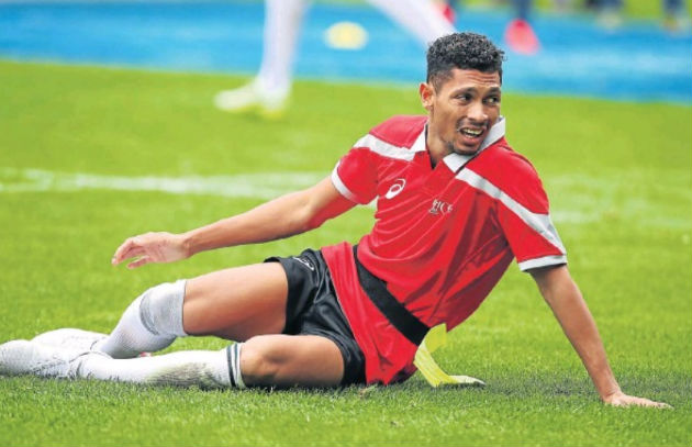 Wayde van Niekerk grimaces after hurting his knee during the Celebrity TAG match between the Aden Thomas All Stars and the Carl Wastie Invitational side in Cape Town last year