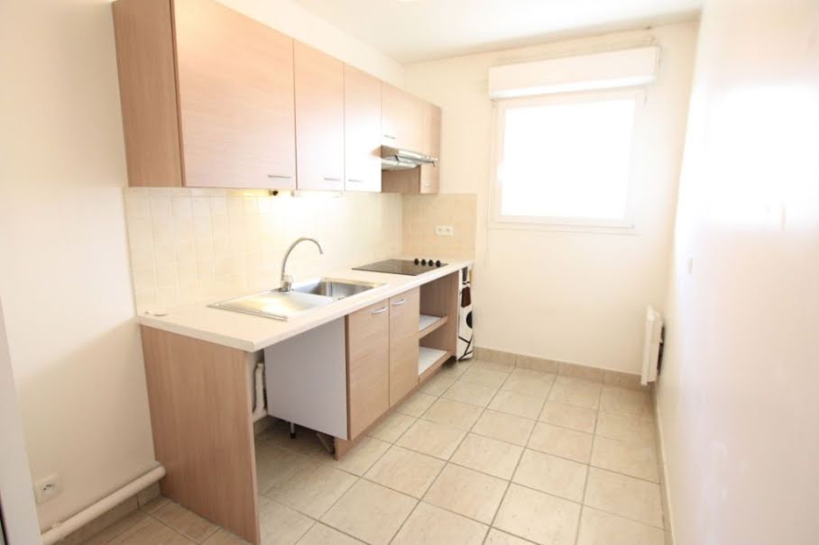 Location  appartement 3 pièces 64 m² à Le Plessis-Robinson (92350), 1 384 €