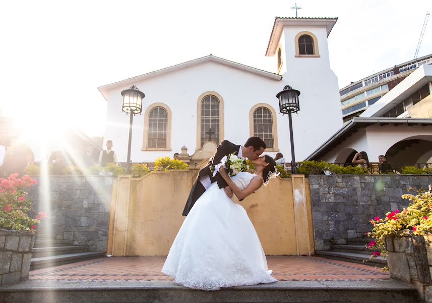 Fotografo di matrimoni Victor Rodriguez Urosa (victormanuel22). Foto del 7 maggio 2019