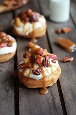 Apple Pecan Pie Cronuts with Apple Cider Caramel Drizzle was pinched from <a href="http://www.halfbakedharvest.com/apple-pecan-pie-cronuts-apple-cider-caramel-drizzle/" target="_blank">www.halfbakedharvest.com.</a>