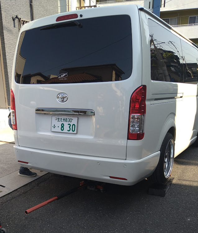 ハイエースバンのドライブ・車高調整・台風に気をつけて下さいに関するカスタム事例の投稿画像1枚目