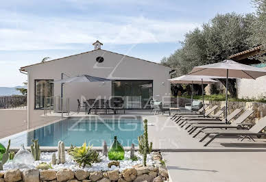 Villa with pool 11