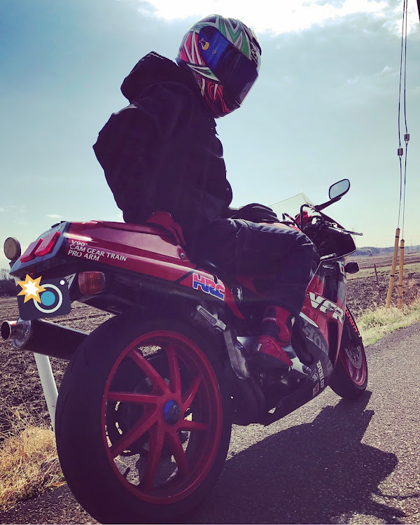 その他のバイク・VFR400R・NC30・ホンダに関するカスタム事例の投稿画像1枚目