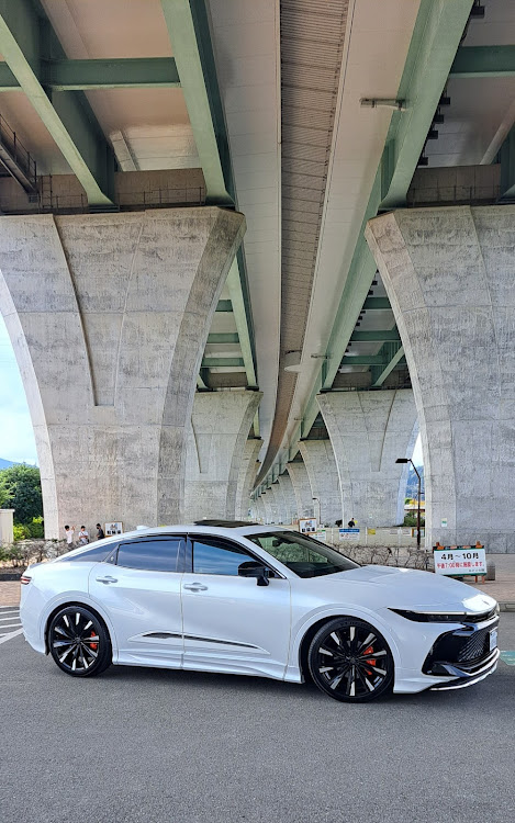 クラウンクロスオーバーのいつもイイネ&コメントありがとうございます🙇‍♂️・ボンネットダンパー取り付けに関するカスタム事例の投稿画像1枚目